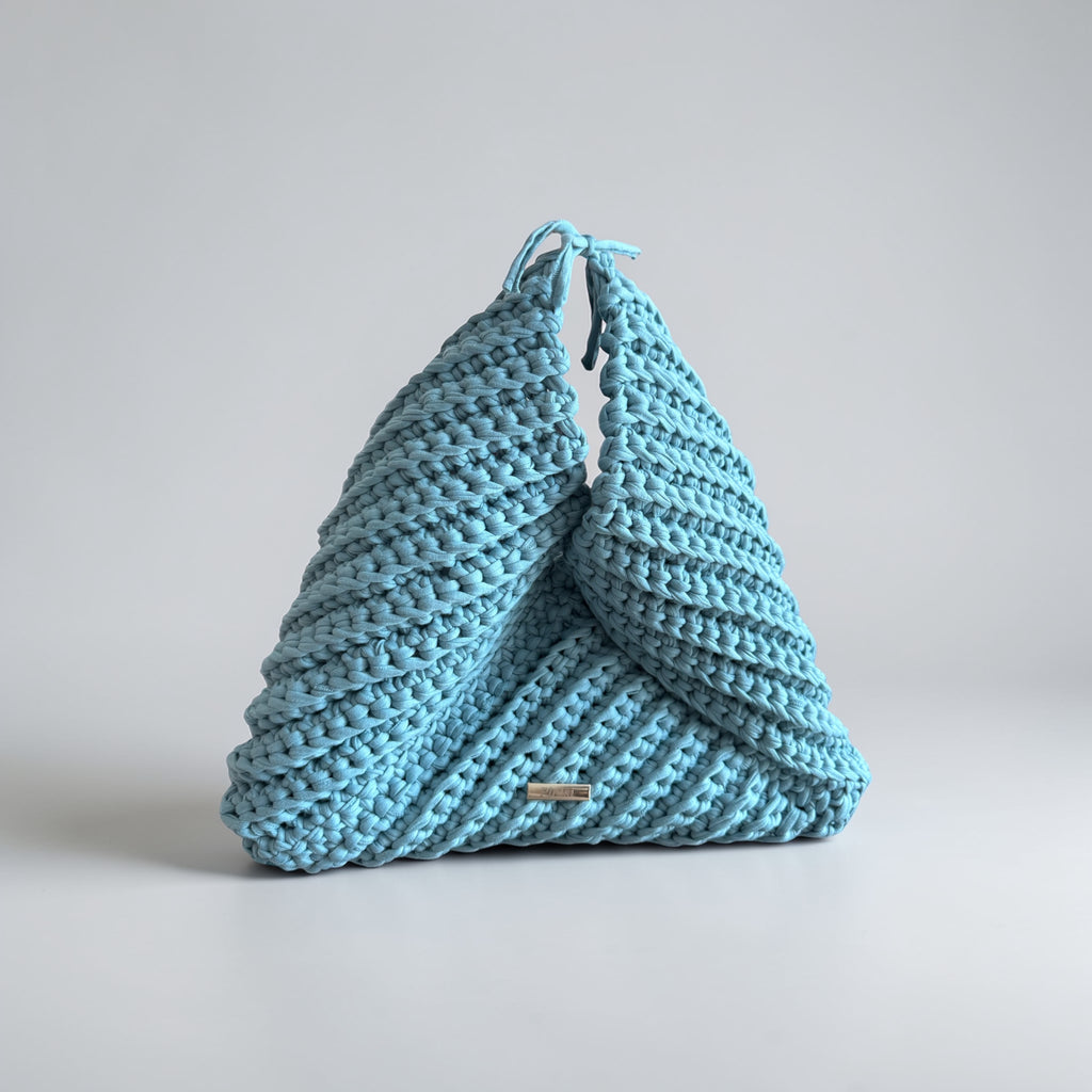 Tote blue
