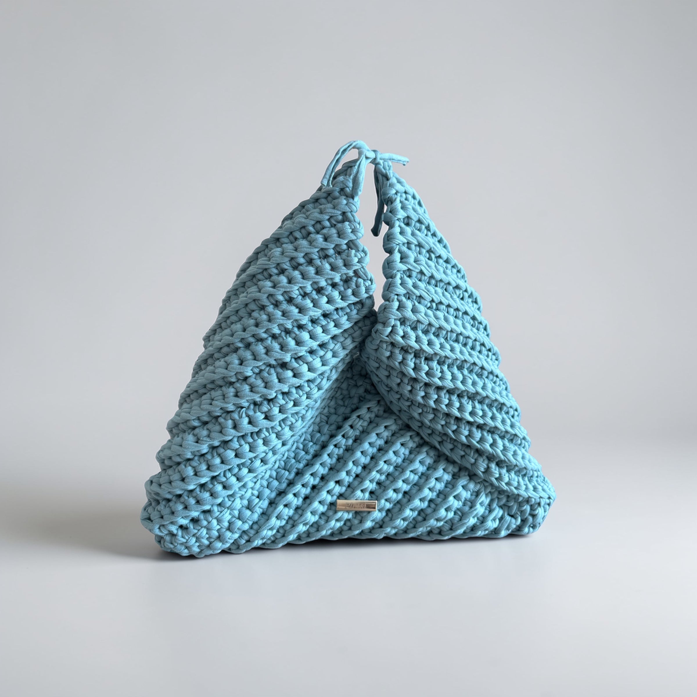 Tote blue