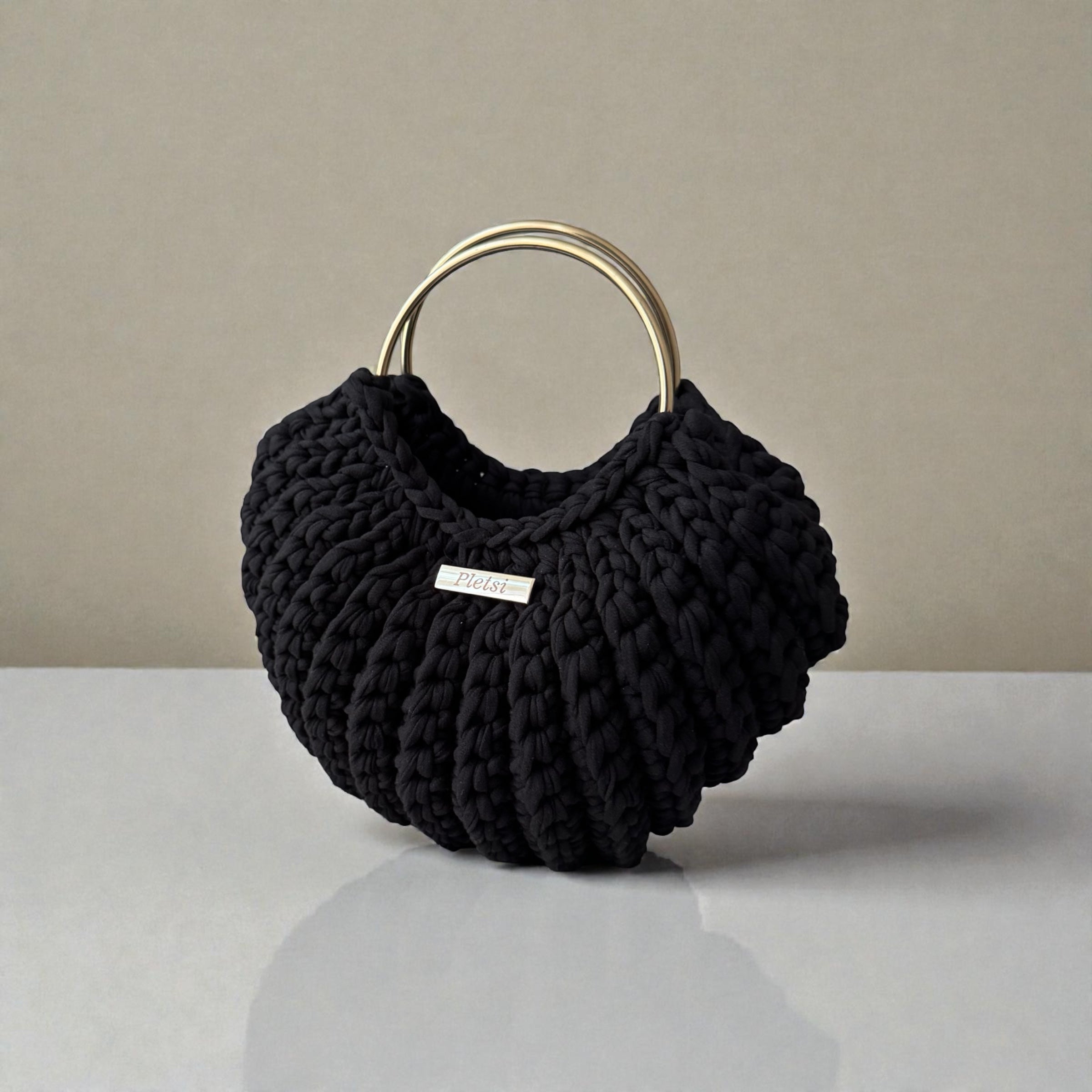 Moony black