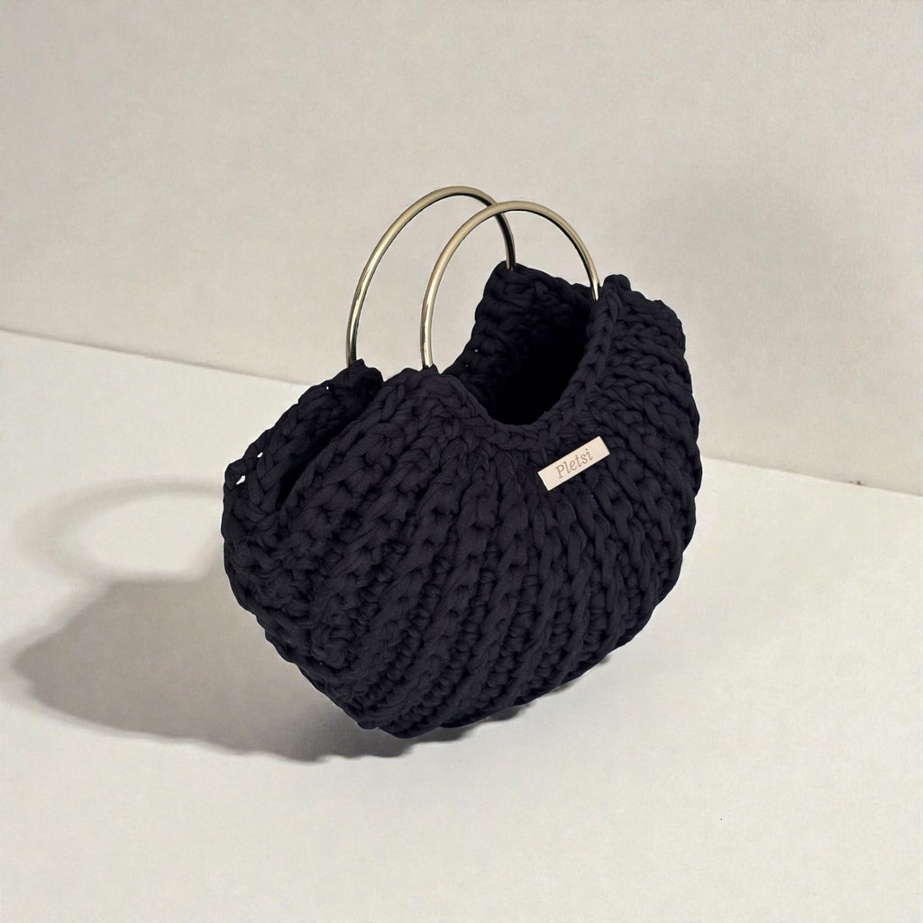 Moony black