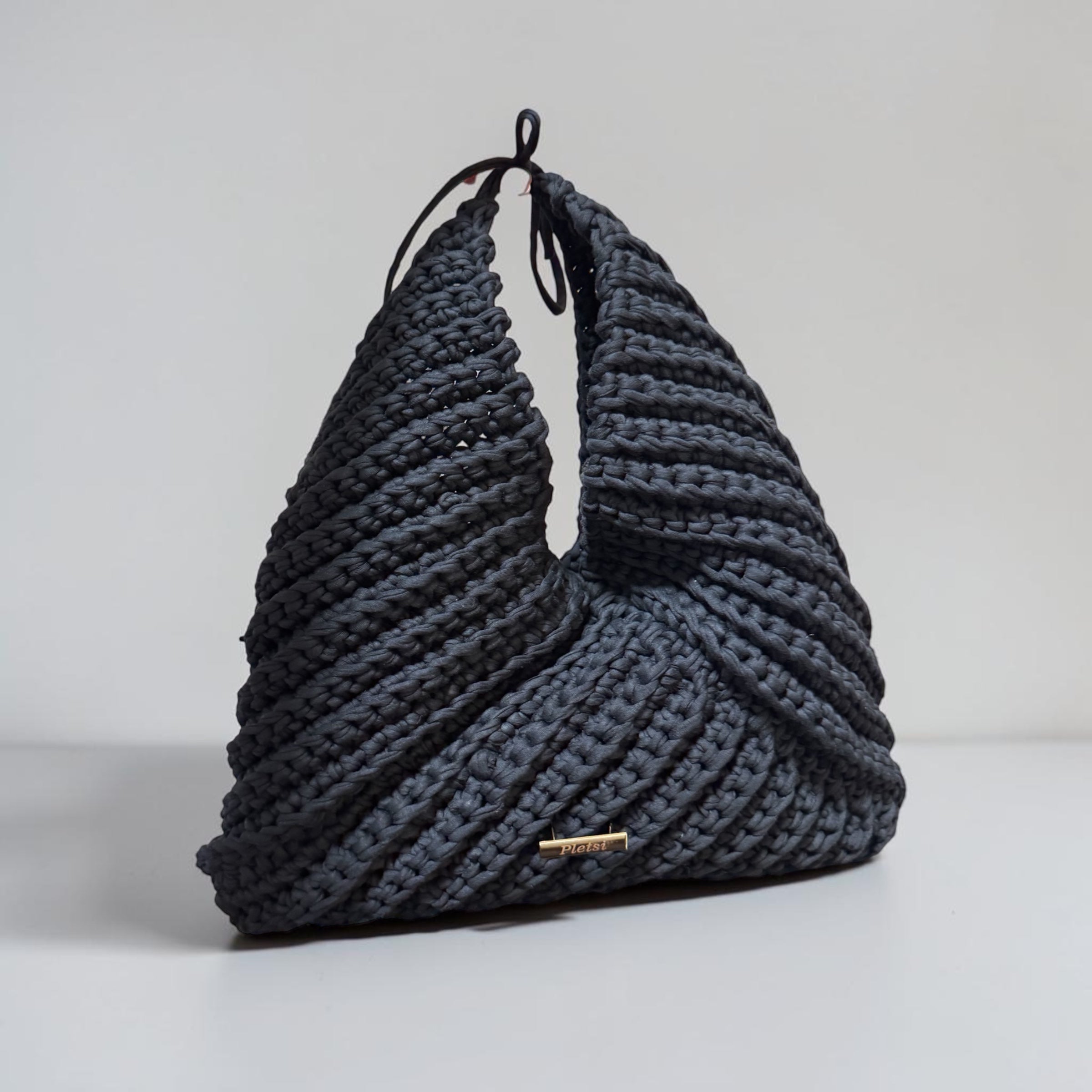 Tote black